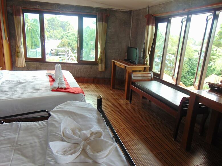 Hostal Phatchara Boutique Hotel - Hostel