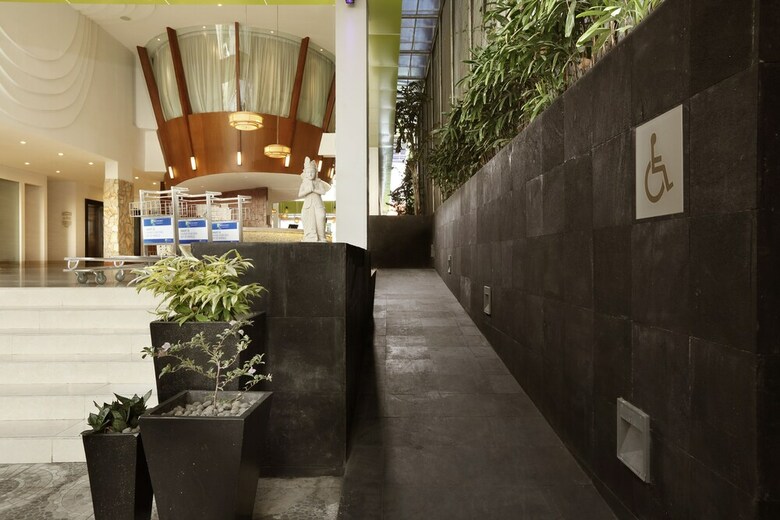 Hotel Holiday Inn Express Bali Raya Kuta