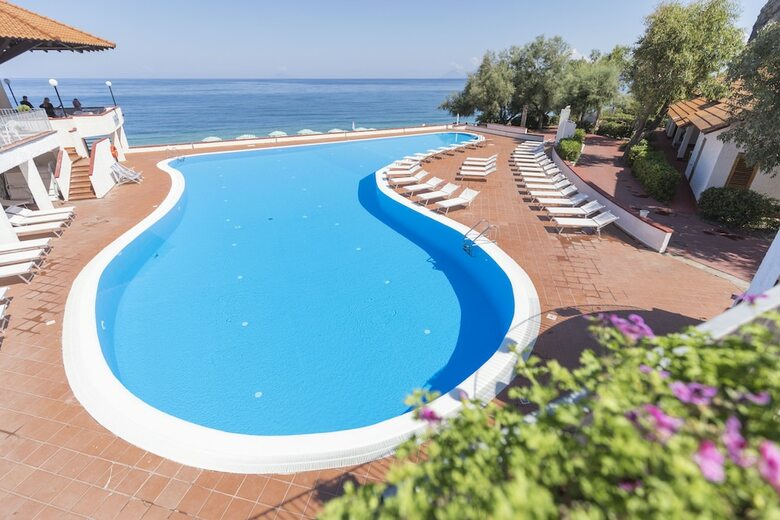 Hotel Th Gioiosa Marea - Capo Calav� Village