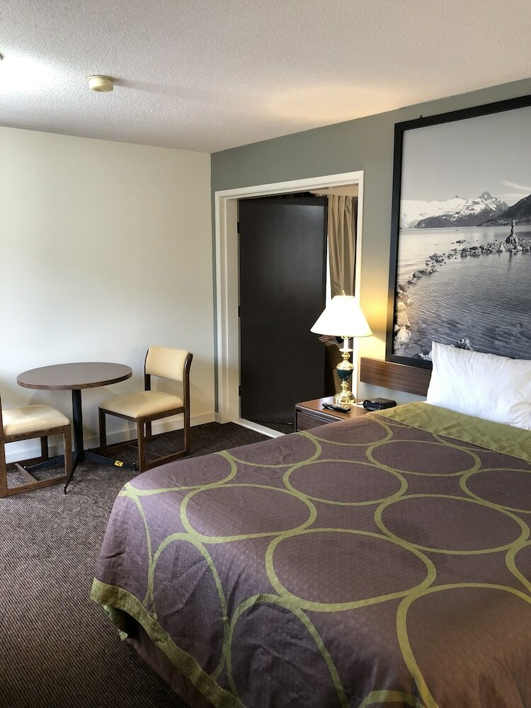 Motel Super 8 By Wyndham Kamloops East