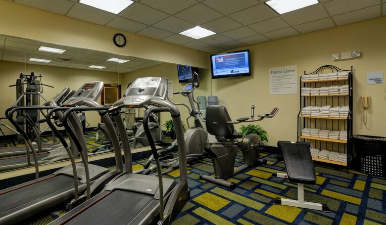 Hotel Holiday Inn Express & Suites Midwest