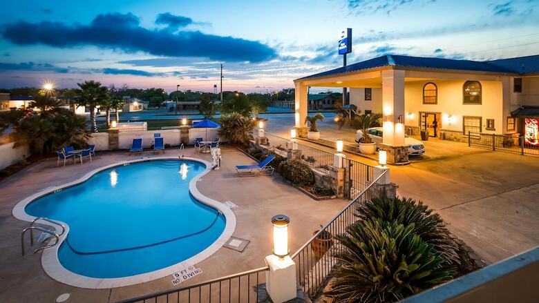 Hotel Best Western George West Executive Inn