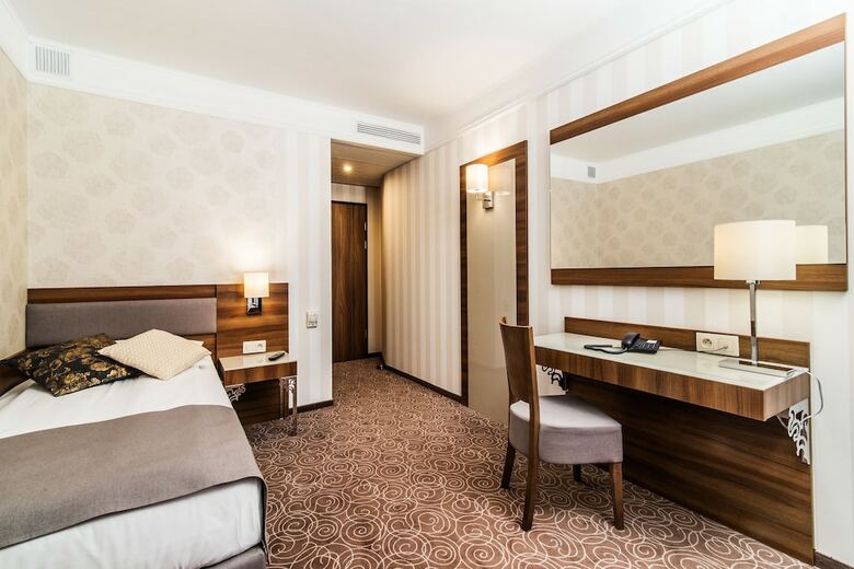 Hotel Lord Warsaw Airport