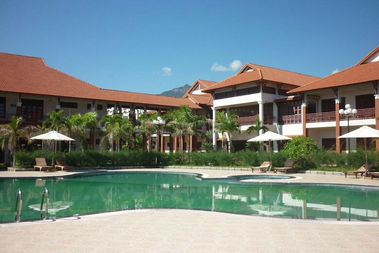 Apartamento L?ng C� Beach Resort