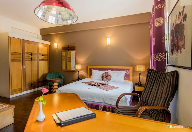 Golden Sun Villa Hotel