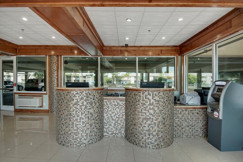 Hotel Ocean Breeze By The Sea