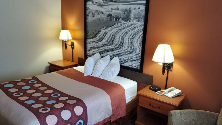 Motel Super 8 By Wyndham Waverly