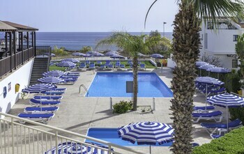 Iris Beach Hotel