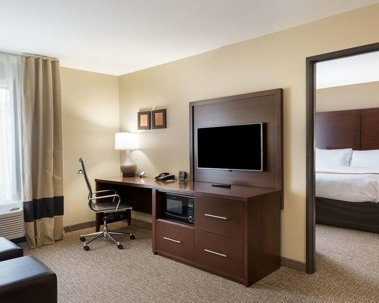 Hotel Comfort Suites Bridgeport - Clarksburg