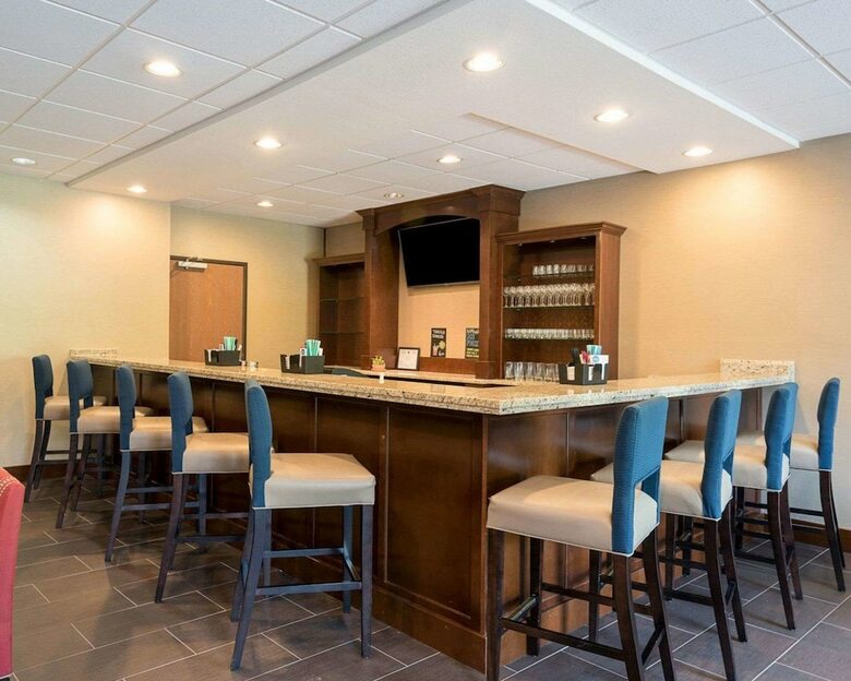 Hotel Comfort Suites Bridgeport - Clarksburg