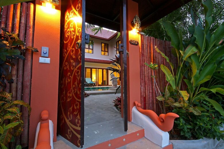 Thai Thani Pool Villa Resort