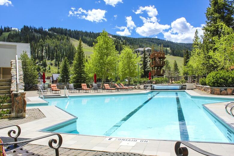 Hotel Shoshone Condos At Big Sky Resort