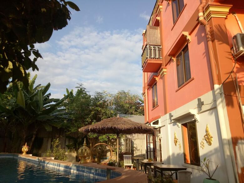 Hotel The Cashew Nut Guesthouse