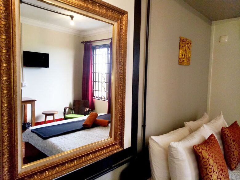 Hotel The Cashew Nut Guesthouse