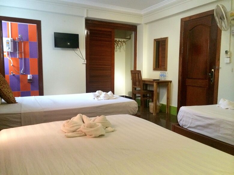 Hotel The Cashew Nut Guesthouse