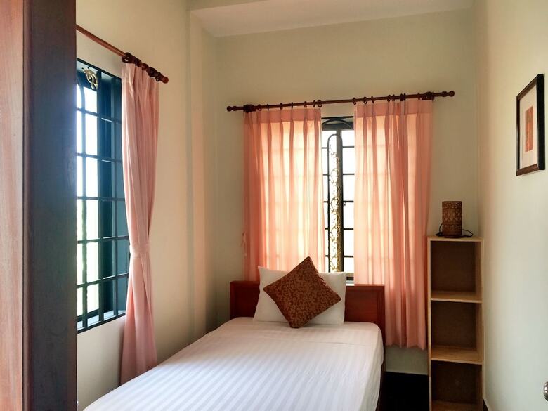 Hotel The Cashew Nut Guesthouse