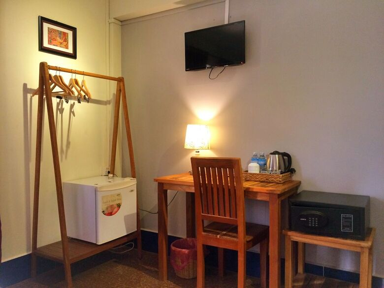 Hotel The Cashew Nut Guesthouse