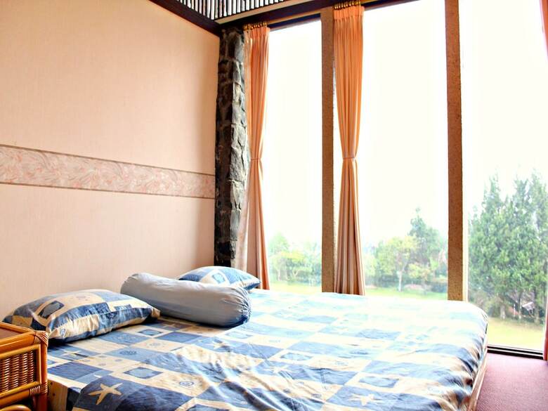 de Villa Istana Bunga By Houseinbandung