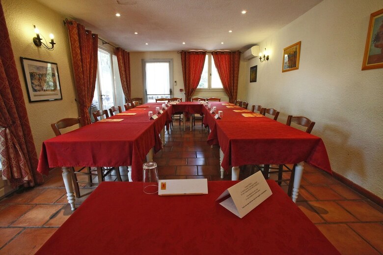 Hotel Authentic By Balladins Le Mas Des Ecureuils