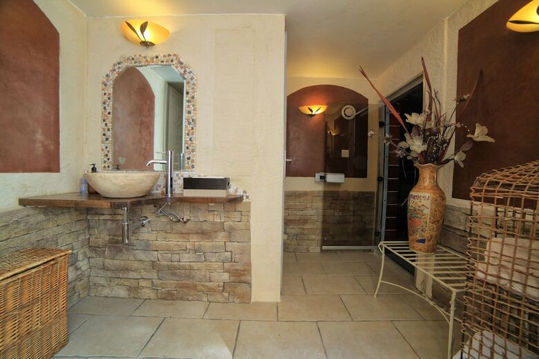 Hotel Authentic By Balladins Le Mas Des Ecureuils