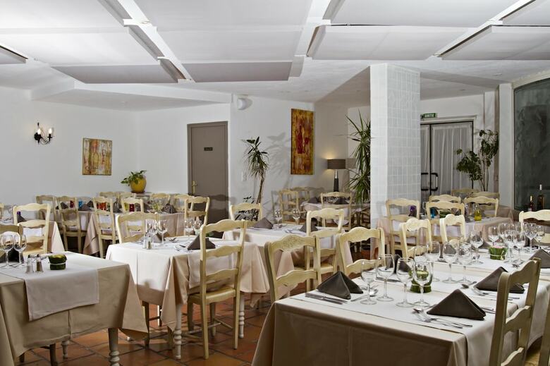 Hotel Authentic By Balladins Le Mas Des Ecureuils