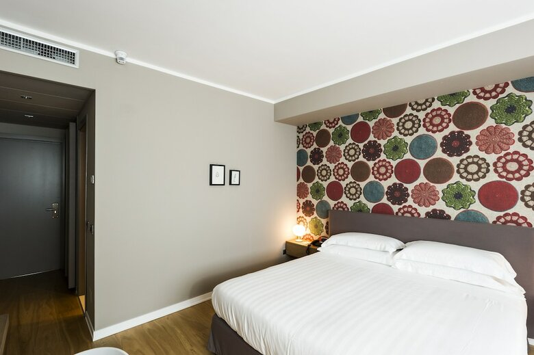 Fh Crystal Hotel