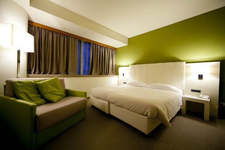 Fh Crystal Hotel
