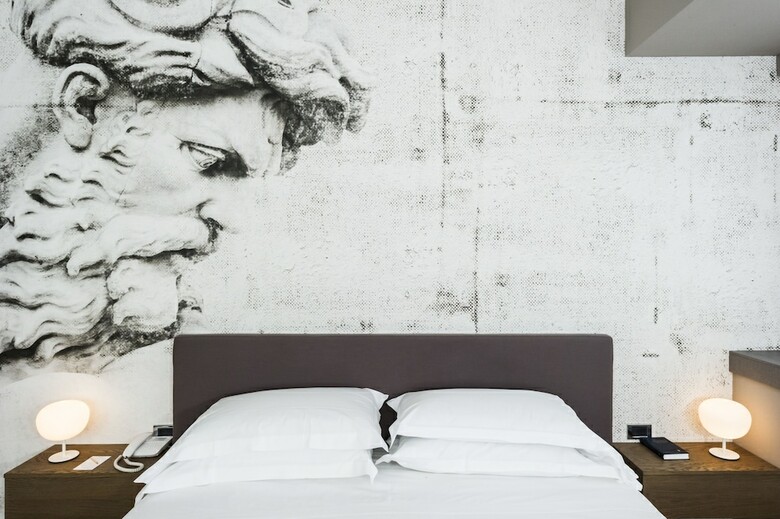 Fh Crystal Hotel