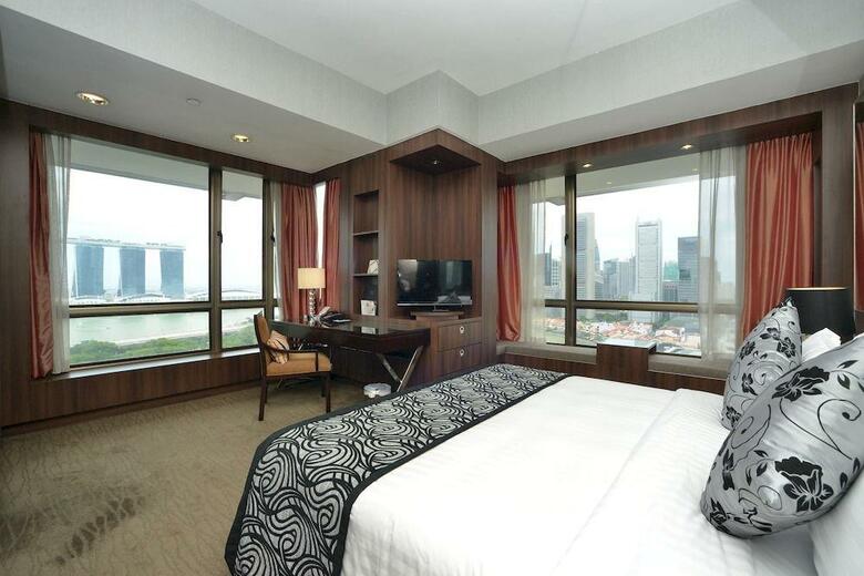 Peninsula Excelsior Hotel