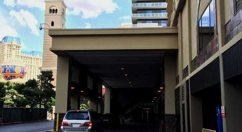 Jockey Resort Suites Center Strip