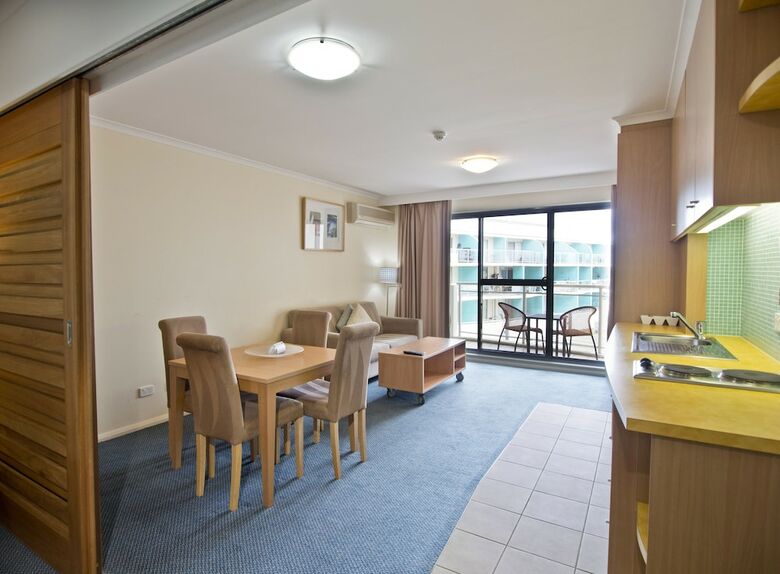 Aparthotel Oaks The Entrance Waterfront Suites