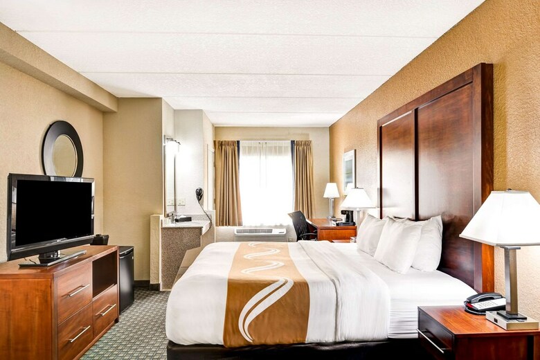 Hotel Quality Inn & Suites Heritage Park