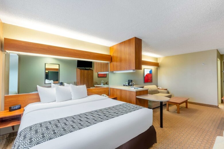 Hotel Microtel Inn & Suites By Wyndham Raton