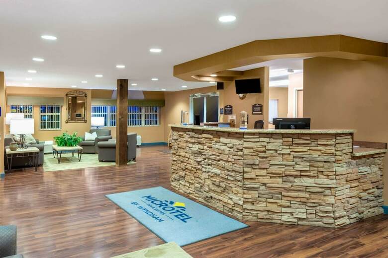 Hotel Microtel Inn & Suites By Wyndham Raton
