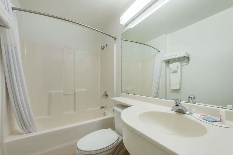 Hotel Microtel Inn & Suites By Wyndham Raton