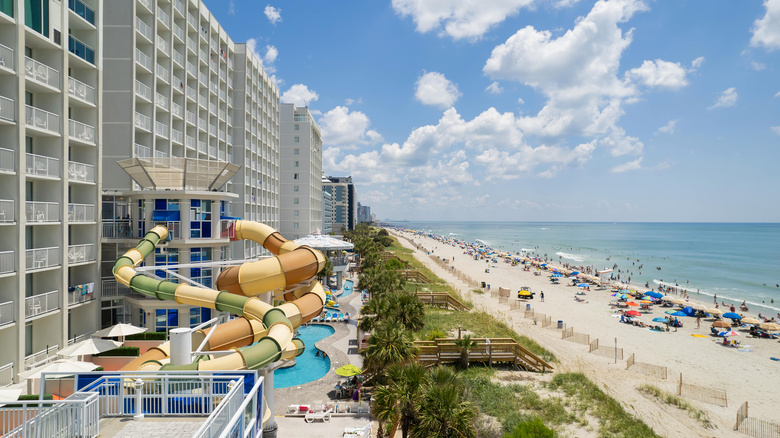 Hotel Crown Reef Beach Resort And Waterpark