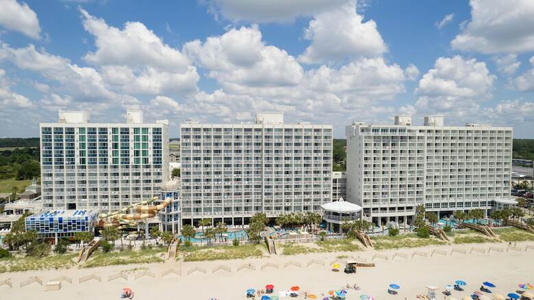 Hotel Crown Reef Beach Resort And Waterpark