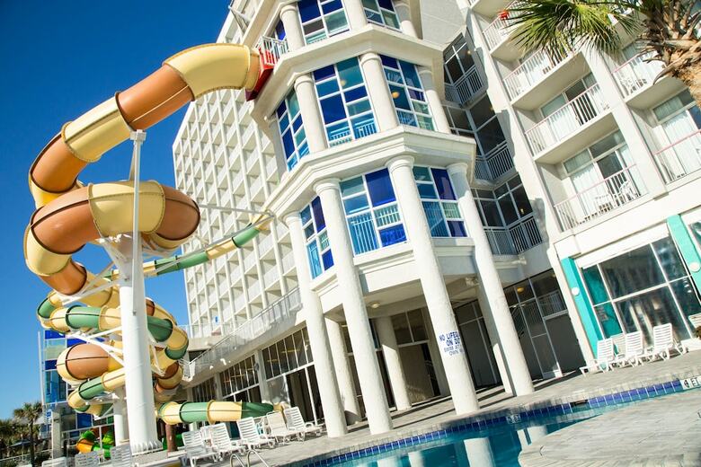 Hotel Crown Reef Beach Resort And Waterpark