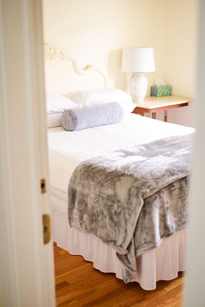 Azalea Inn Bed & Breakfast