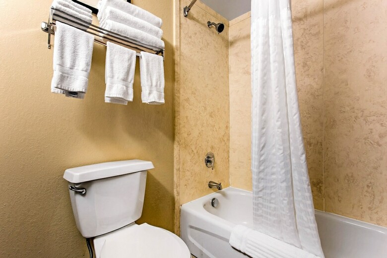 Hotel Comfort Suites Wilmington Near Downtown
