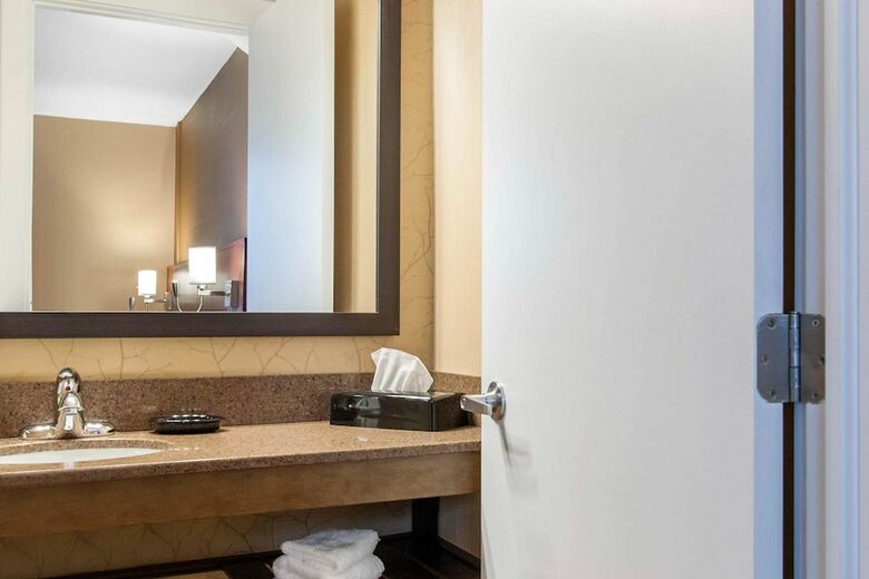 Quality Hotel & Suites