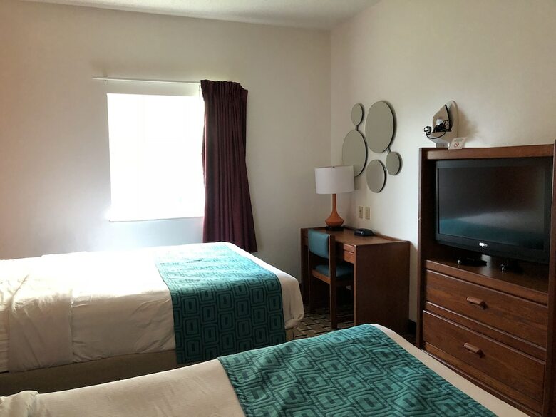 Hotel Howard Johnson By Wyndham Airport