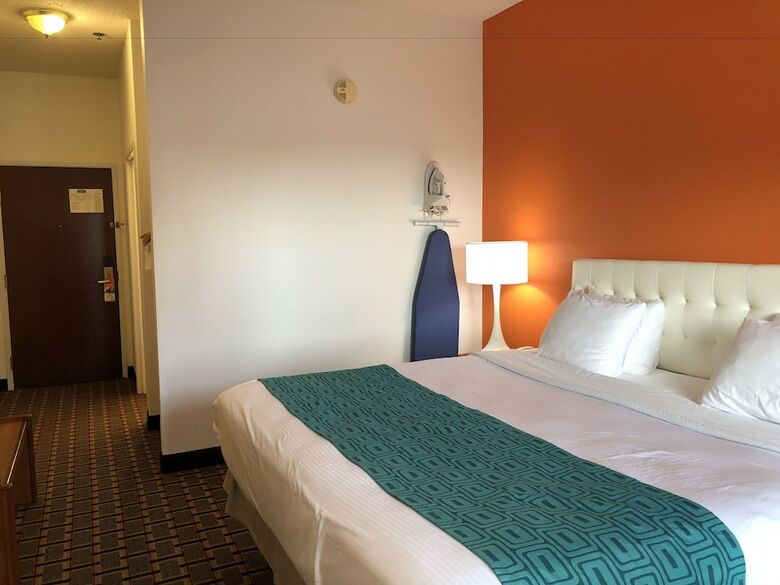 Hotel Howard Johnson By Wyndham Airport