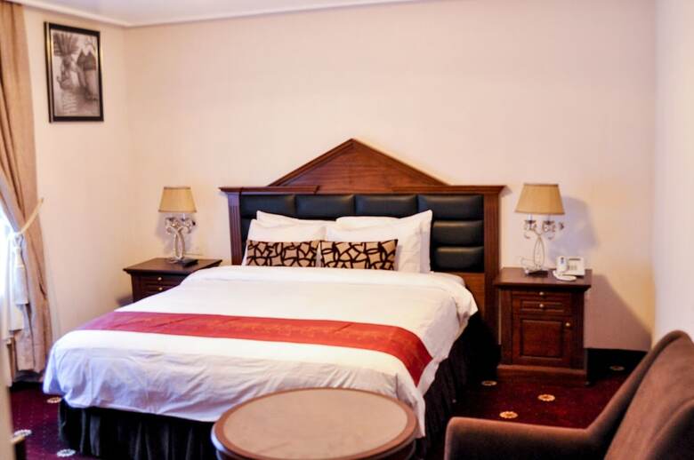 Hotel Caledonian Suites