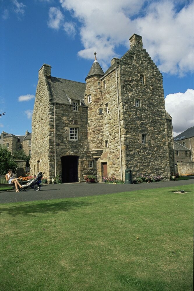 Hotel Meadhon House