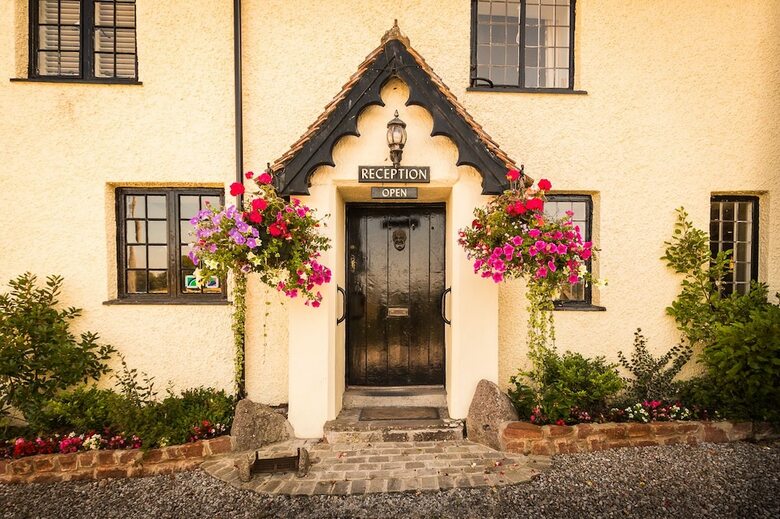 Castle Of Comfort Hotel & Restaurant
