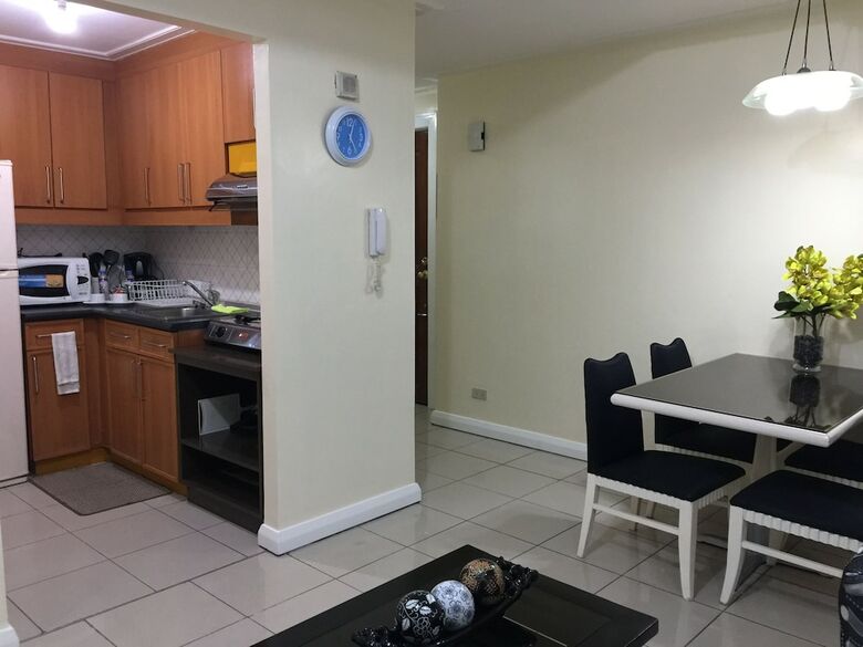 Manila Condo Home At Robinsons Place Residences