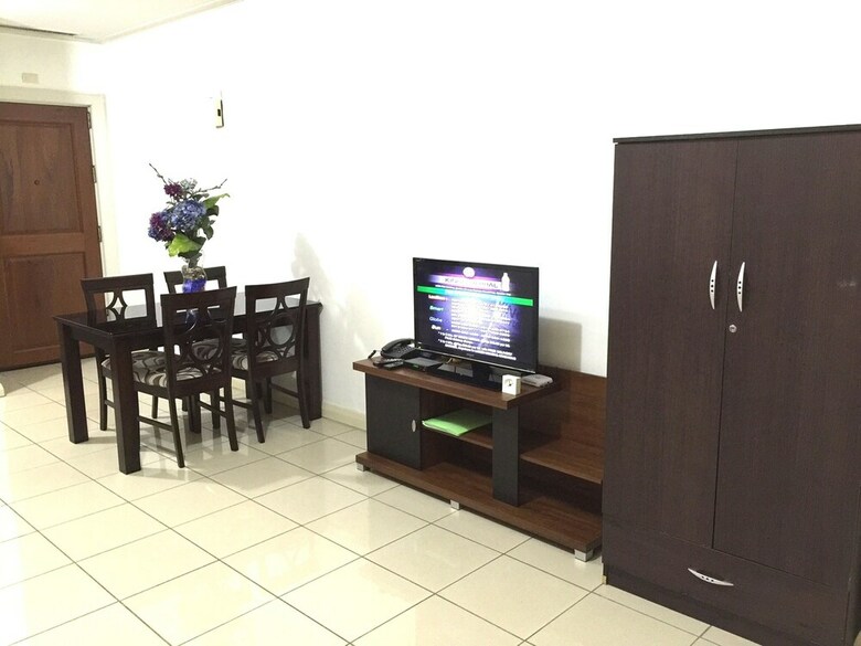 Manila Condo Home At Robinsons Place Residences