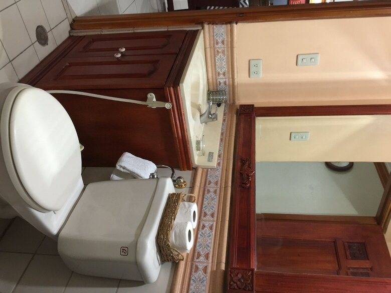 Manila Condo Home At Robinsons Place Residences
