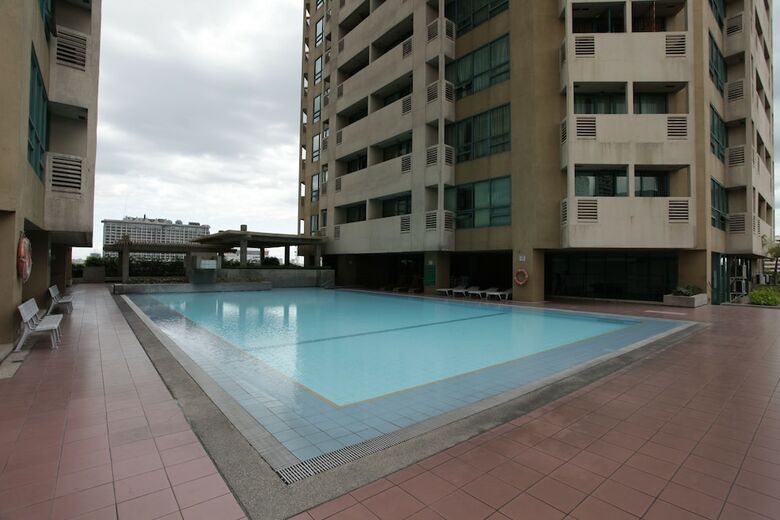 Manila Condo Home At Robinsons Place Residences